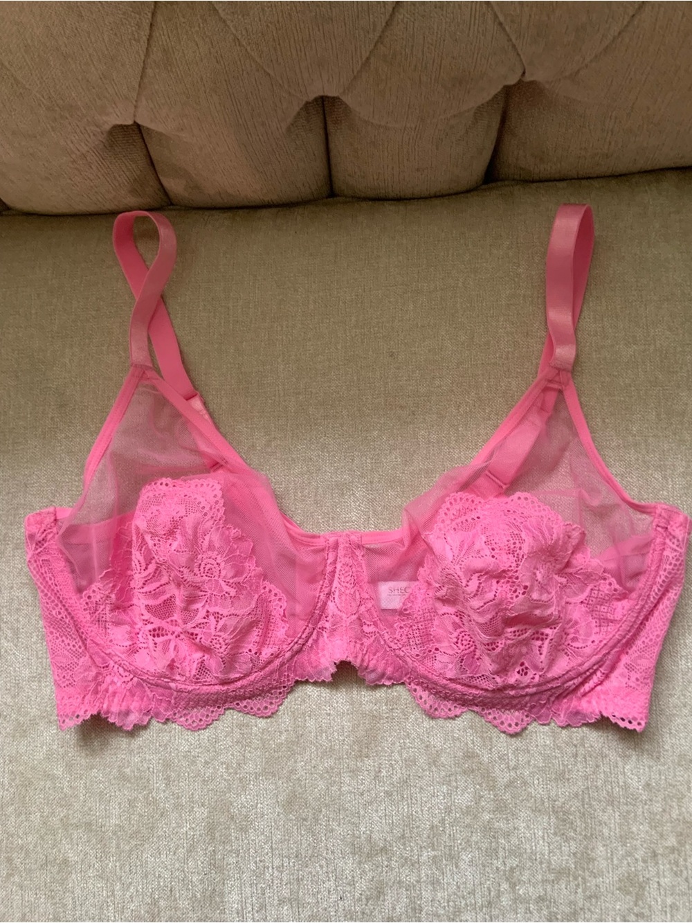 Lace Underwire Bra in Bright Pink